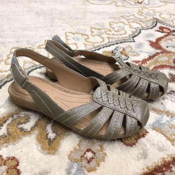 baretraps closed toe sandals